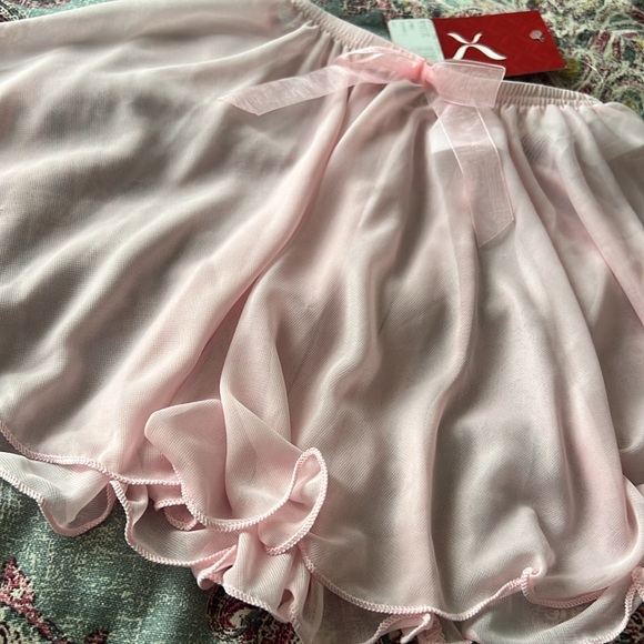 Brand new Capezio Girls Pull On Circular Skirt - Picture 2 of 4